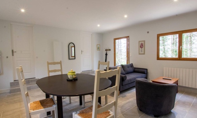 Saint-Pompont Cottage | Cozy wooden chalet with Wifi, shared pool, 1 km from St Pompont