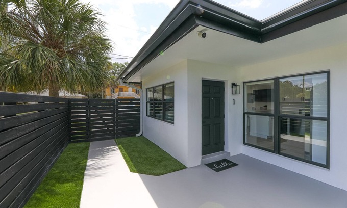 Sailboat Bend Condo | Cozy1 Bdrm Las Olas Blvd Free Parking 5 Minute Drive To Countelss Cafes & Shops