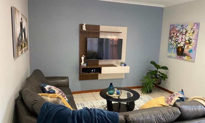 Eldoraigne Apartment | CozyatCaley - Private Apartment