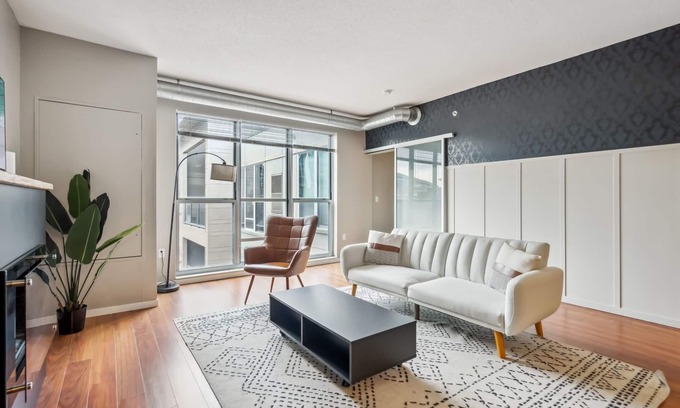 Mill District Apartment | CozySuites 2BR Mill District with pool, gym # 01