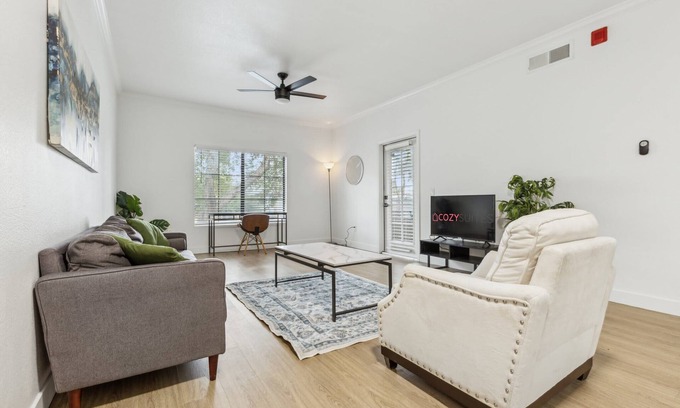 Chandler Apartment | CozySuites Chandler 2BR with 2 pools + Jacuzzi! 11