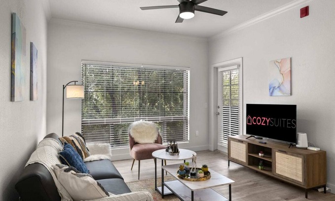 Chandler Apartment | CozySuites Chandler 2BR with 2 pools and Jacuzzi 01
