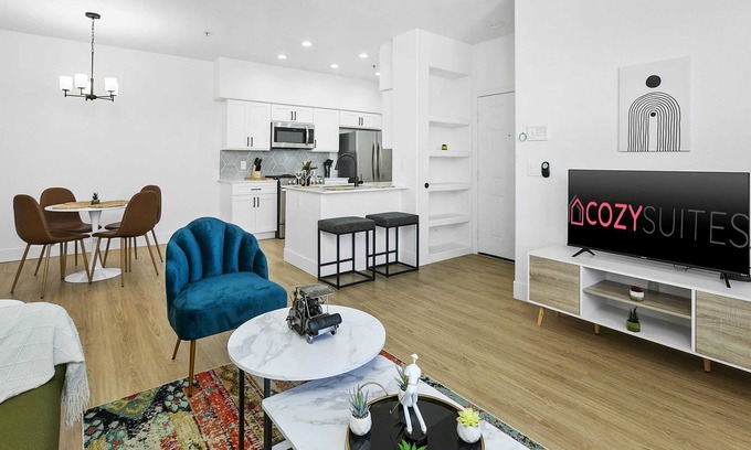 Glendale Sports and Entertainment District Apartment | CozySuites Glendale by the stadium with pool 05