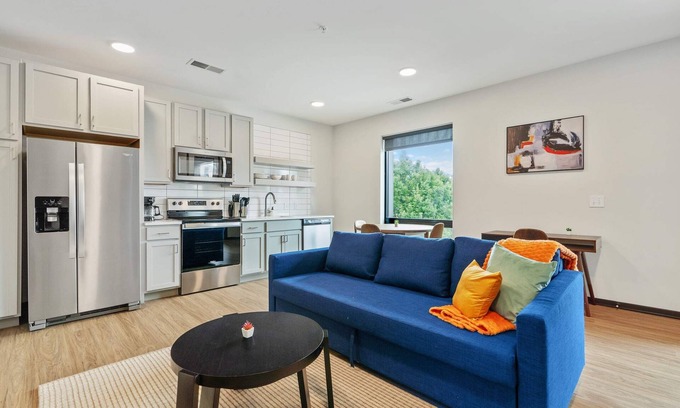 Lockerbie Square Apartment | CozySuites Mass with parking, lounge and roof deck 4