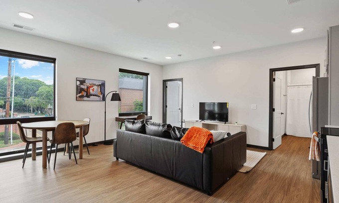 Lockerbie Square Apartment | CozySuites Mass with parking, lounge and roof deck 9