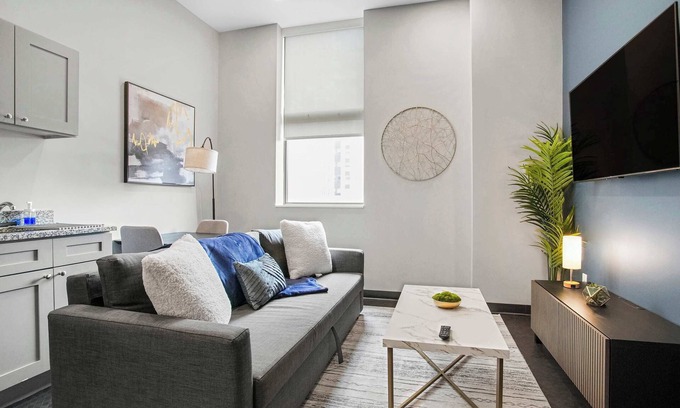 Cultural District Apartment | CozySuites Modern 1BR in Downtown Pitts 9