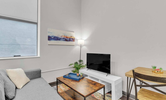 Cultural District Apartment | CozySuites Modern 1BR in Downtown Pitts #19