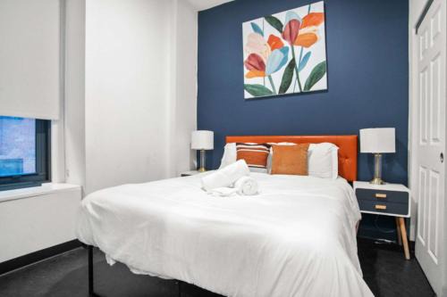 Cultural District Apartment | CozySuites Stunning 1BR in Downtown Pitts 41