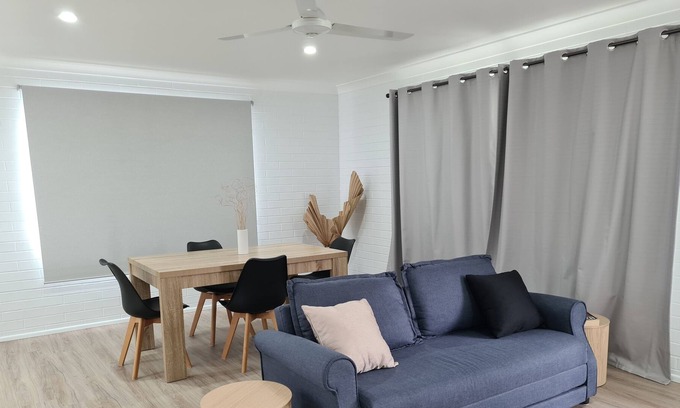 Emu Park House | Cozzy Beach Home only minutes from the ocean