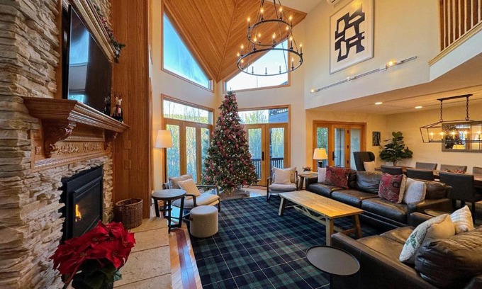 Bretton Woods Villa | CR1 Top Rated Ski-In Ski-Out Townhome Great views fireplaces fast wifi AC - Short walk to slopes