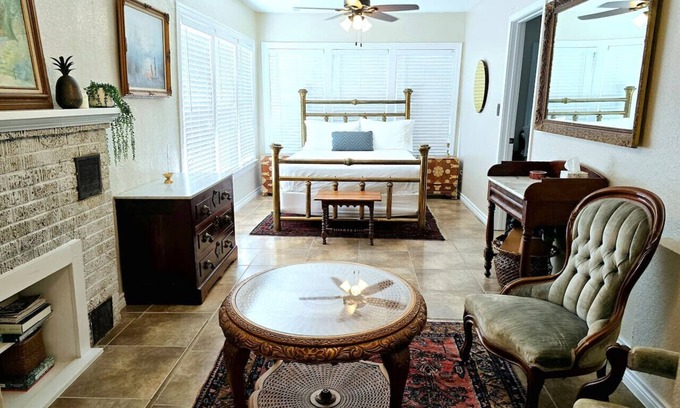 Uvalde House | Craftsman by Downtown Uvalde