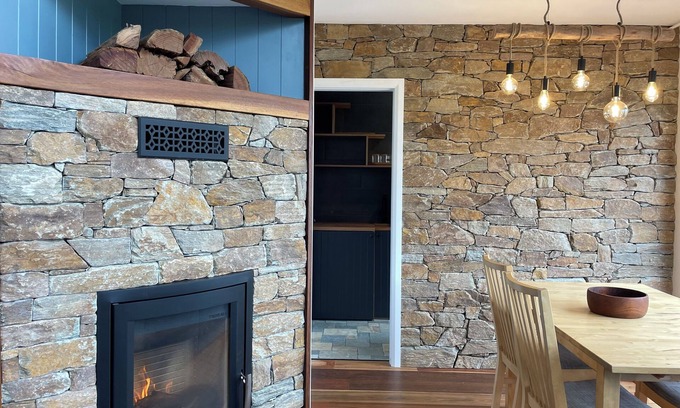 Burrawang Cottage | Craftsman Stone and Wood Cottage. Family Farm Stay at MaddOx Farm in Burrawang
