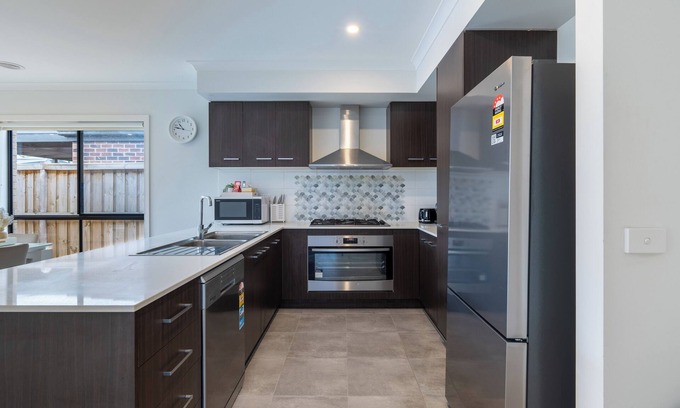 Cranbourne East House | Cranbourne Entire house 4bedroom