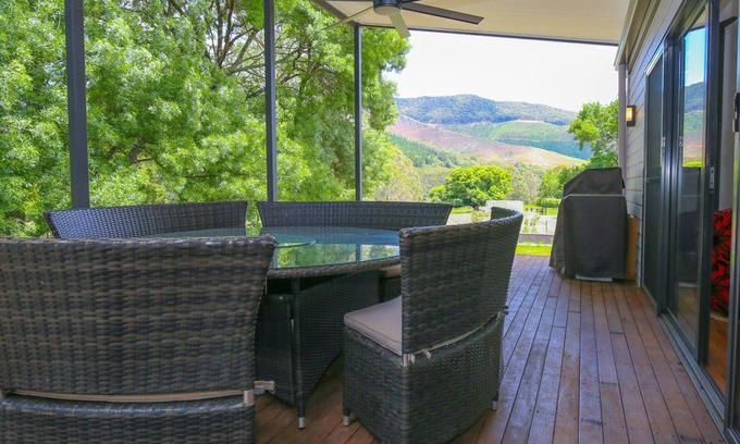 Wandiligong House | Cranmore Cottage - Pet friendly near the Wandi pub