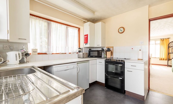 Scratby House | Cransley | Seaside Holiday Home | Minutes from the beach!