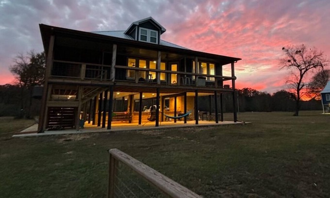 Murfreesboro Cabin | Crater of Diamonds, Murfreesboro, Trout Fishing, Float Trip, near Lake Greeson
