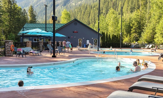 Malakwa Hotel | Crazy Creek Resort & Hot Pools