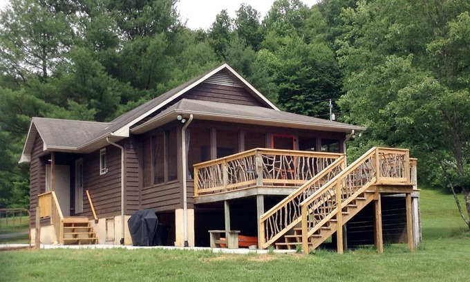Woodlawn Cabin | Creekfront Cabin, Renovated,