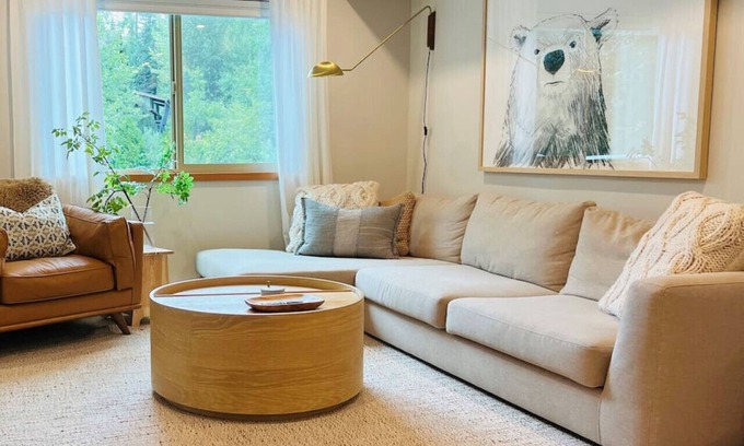Whistler Creekside Apartment | Creekside 2BR:Sleeps 6, Patio + BBQ & Free Parking,Pool, Near Shops and Lakes!
