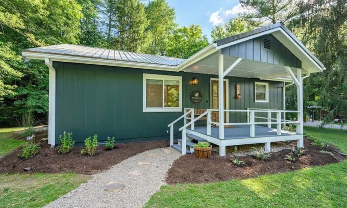 Nashville House | Creekside bungalow with a hot tub, walking distance to downtown Nashville