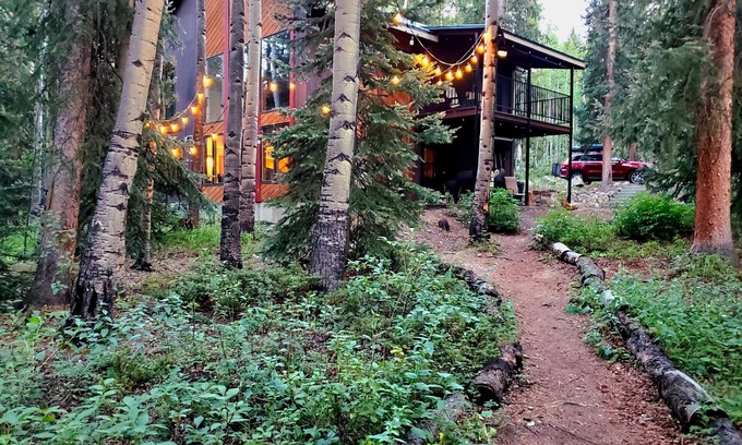 Twin Lakes Cabin | Creekside Cabin on Independence Pass between Twin Lakes and Aspen, Cozy + Nature