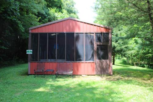 Laurelville House | Creekside Hideaway