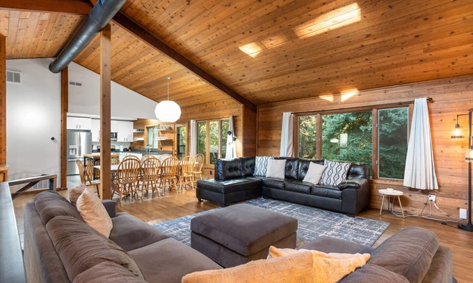 Mount Olympus House | Creekside Home with Hot Tub Near Ski Resorts