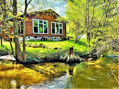 Traverse City House | Creekside Hot Tub-Walk to Beach-Uniquely Northern