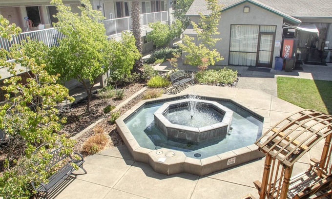 Willits Hotel | Creekside Inn & Suites