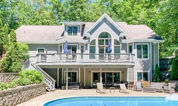 New Buffalo House | Creekside Retreat