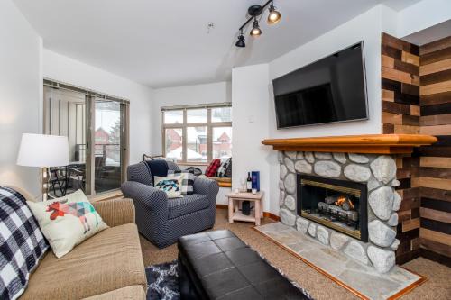 Whistler Creekside Apartment | Creekside Slopeside 1BR with pool, hot tub, BBQ