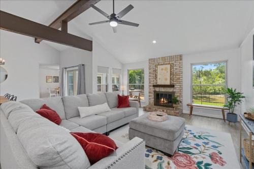 Round Rock House | Creekview Cottage- Events, Hot Tub, Gameroom
