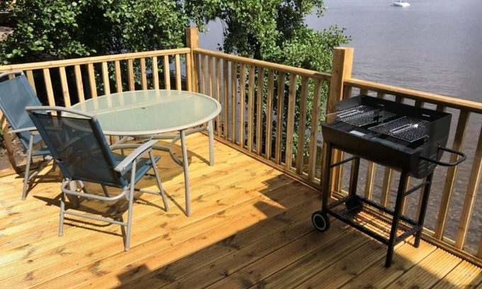 Arden Cottage | Creinch Lodge-Sleeps 2 - sleeps 2 guests in 1 bedroom