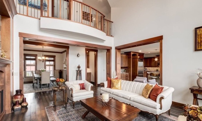 Calgary House | "Crestridge Mansion" 5BR Home w/Pool Table!