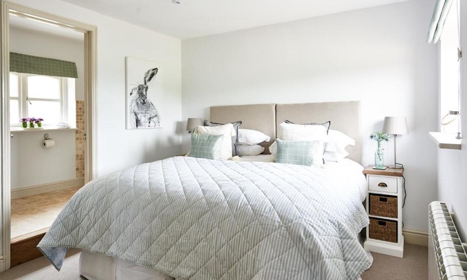Giddeahall House | Cromhall Farm