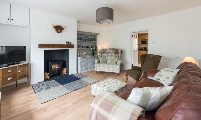 Norham Cottage | Cross View, Norham - sleeps 4 guests