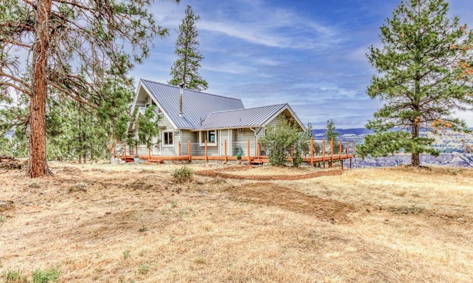 The Dalles House | Crow's Nest