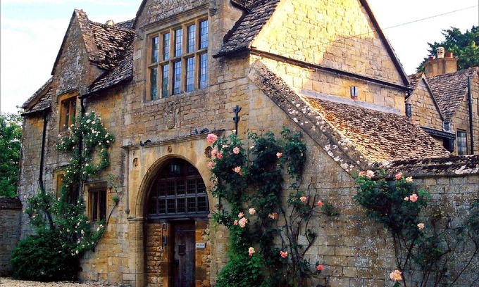 Broadway Hotel | Crown and Trumpet Inn