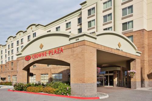 Midtown Anchorage Hotel | Crowne Plaza Anchorage-Midtown by IHG