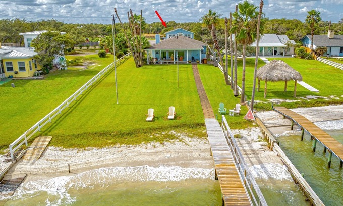 Harbor Oaks Apartment | Crows Nest Apartment - Access to Pier & Beach Area