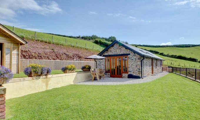 Christchurch House | Crows Nest - One Bedroom House, Sleeps 2