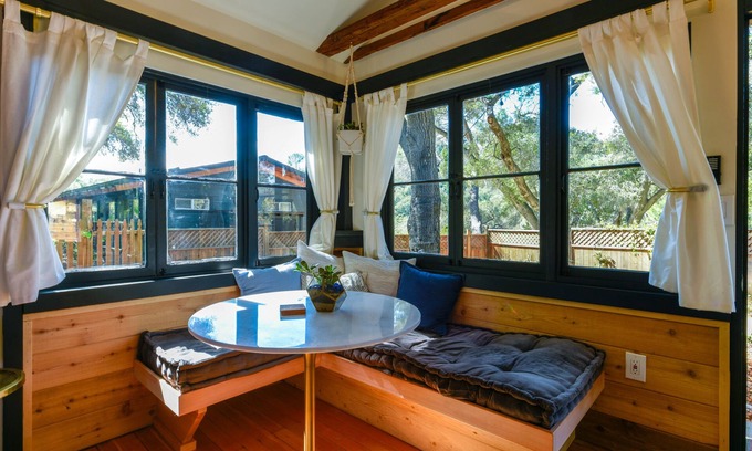 Topanga Apartment | Crystal Cabin☀️Topanga Restored Vintage Lodge
