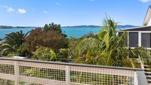 Snells Beach House | Crystal Clear - Snells Beach Holiday Home