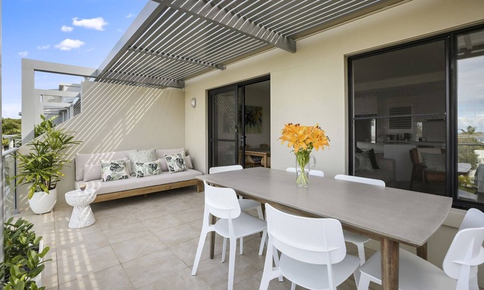 Sunshine Beach Apartment | Crystal Shores Unit 3, 200m from beach, dog friendly