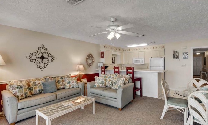 Crystal Beach Apartment | Crystal Villas B02: 1 BR / 1 BA condominium in Destin, Sleeps 6