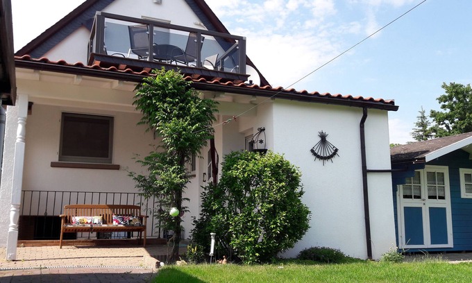 Vendersheim House | Cuddly holiday home with a dreamlike garden oasis and a magnificent view