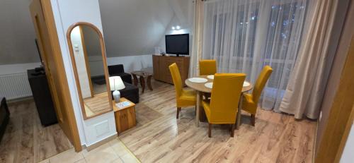 gmina Zukowice Apartment | Cudowny Zakątek z Ogrodem i Basenem