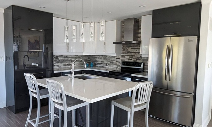 Brookhaven - Amesbury House | Cul de Sac Oasis in the City