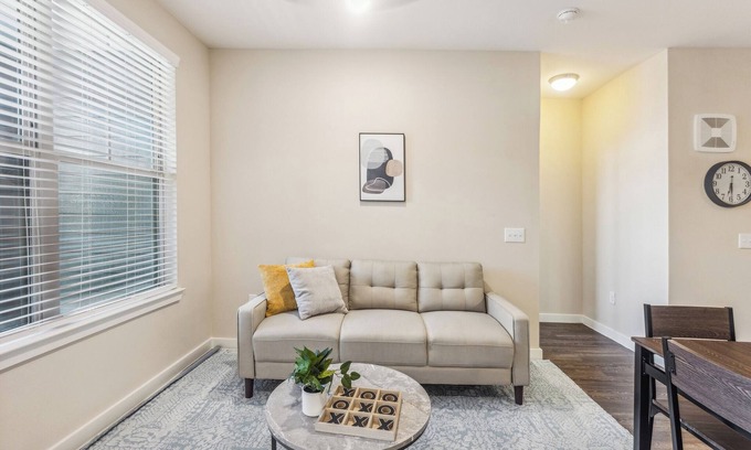 Southeast Houston Apartment | Cullen 4307 I Parking I Pool I Gym I 2Bd/2Bth