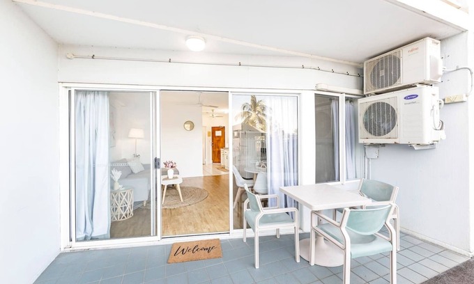 Cullen Bay Apartment | Cullen Bay Calm Tropical Poolside Living